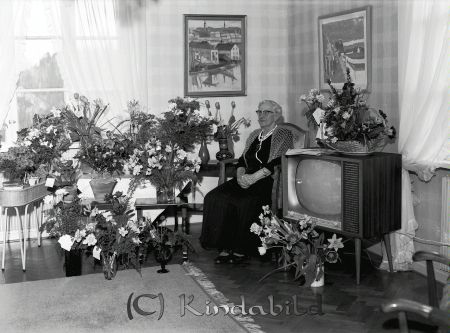 Fru Matilda Sandström Övralid Kisa
raja 
Matilda Sandström Övralid  
Porträtt-Kvinna 80 årsfirande


Nyckelord: Sandström Kisa