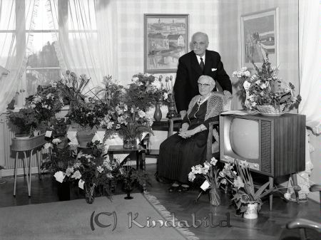 Fru Matilda Sandström Övralid Kisa
raja 
Matilda Sandström Övralid  
Grupporträtt 80 årsfirande

Nyckelord: Sandström Kisa