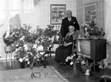Fru Matilda Sandström Övralid Kisa
raja 
Matilda Sandström Övralid  
Grupporträtt 80 årsfirande

raja
Per Malkom och Matilda Sandström, Kisa 
Källa: Gerd Pettersson


Nyckelord: Sandström Kisa