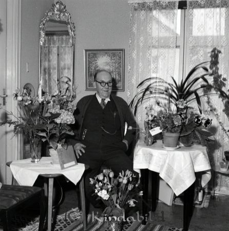 Kindman Axel Brokullen Kisa
raja 
Kindman Axel Brokullen 
Porträtt-Man 75 årsfirande

raja
Axel Erik Valfrid Kindman född 1885 i Kisa, gift 1944, död 1966, Floragatan 3 Kisa. Axel Kindman var en duktig träslöjdare. 
Källa: Sv dödbok 
Källa: Gerd Pettersson

raja
Axel Kindman född 1885, död 1966. Helga född 1896, död 1968.
Källa: Gravstenen. 
Källa: mayca




Nyckelord: Kindman Brokullen