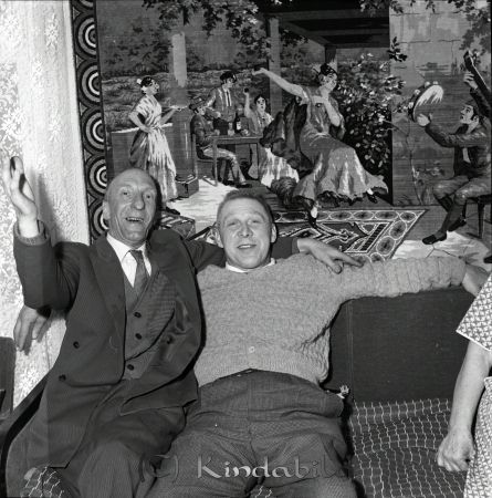 Kindman Axel Brokullen Kisa
raja 
Kindman Axel Brokullen 
Grupporträtt 75 årsfirande

Nyckelord: Kindman Brokullen