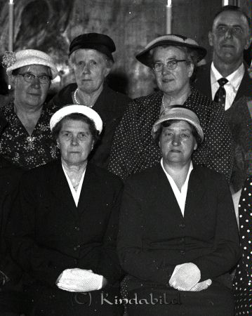 Konfirmationsträff Västra Eneby Kyrka
raja 
Konfirmationsträff Västra Eneby  
Grupporträtt Konfirmationsfoto

raja
Till höger dam i svart hatt och glasögon är Elsa Svensson, Väsby skola Slätmon. 
Källa: Gerd Pettersson 

Nyckelord: Konfirmationsträff Västra Eneby