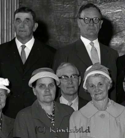 Konfirmationsträff Kisa Kyrka 1910 års Konfirmander
raja 
1910 års Konfirmander
Grupporträtt Konfirmationsfoto

raja
Bakre raden t v Edvin Nilsson, Svanbäcken.
Källa: Studiegruppen hembygdsgården 
Nyckelord: Konfirmationsträff Kisa