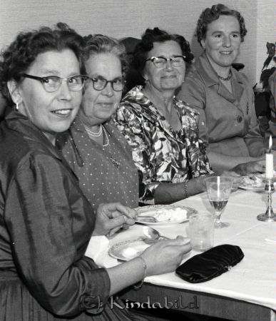 Lantbrukare Karl-Axel Bengtsson Håkantorp Rimforsa
raja 
Karl-Axel Bengtsson Håkantorp 
Grupporträtt 50 årsfirande


Nyckelord: Bengtsson Håkantorp