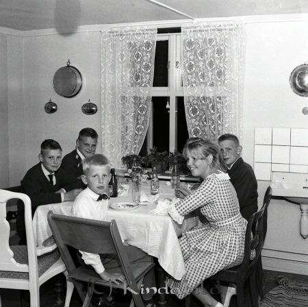 Lantbrukare Karl-Axel Bengtsson Håkantorp Rimforsa
raja 
Karl-Axel Bengtsson Håkantorp 
Grupporträtt 50 årsfirande

Nyckelord: Bengtsson Håkantorp