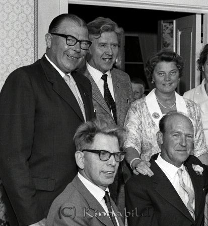 Lantbrukare Karl-Axel Bengtsson Håkantorp Rimforsa
raja 
Karl-Axel Bengtsson Håkantorp 
Grupporträtt 50 årsfirande


Nyckelord: Bengtsson Håkantorp