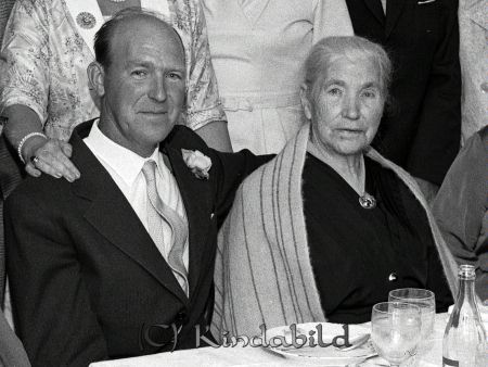 Lantbrukare Karl-Axel Bengtsson Håkantorp Rimforsa
raja 
Karl-Axel Bengtsson Håkantorp 
Grupporträtt 50 årsfirande

Nyckelord: Bengtsson Håkantorp