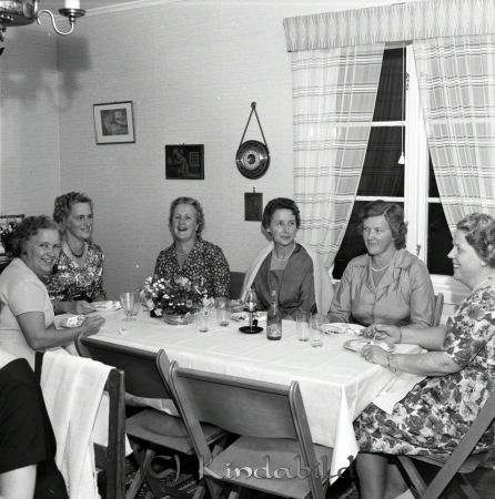Lantbrukare Karl-Axel Bengtsson Håkantorp Rimforsa
raja 
Karl-Axel Bengtsson Håkantorp 
Grupporträtt 50 årsfirande

Nyckelord: Bengtsson Håkantorp