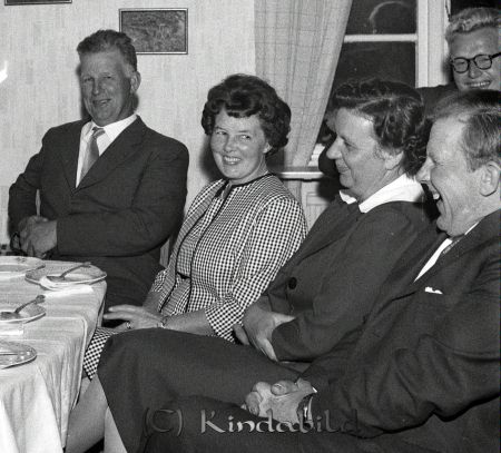 Lantbrukare Karl-Axel Bengtsson Håkantorp Rimforsa
raja 
Karl-Axel Bengtsson Håkantorp 
Grupporträtt 50 årsfirande

Nyckelord: Bengtsson Håkantorp