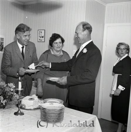 Lantbrukare Karl-Axel Bengtsson Håkantorp Rimforsa
raja 
Karl-Axel Bengtsson Håkantorp 
Grupporträtt 50 årsfirande

Nyckelord: Bengtsson Håkantorp