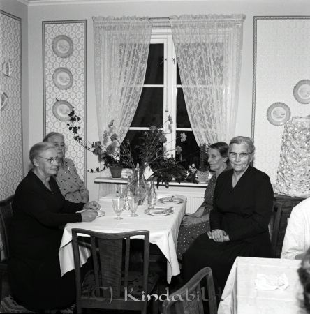 Lantbrukare Karl-Axel Bengtsson Håkantorp Rimforsa
raja 
Karl-Axel Bengtsson Håkantorp 
Grupporträtt 50 årsfirande

Nyckelord: Bengtsson Håkantorp
