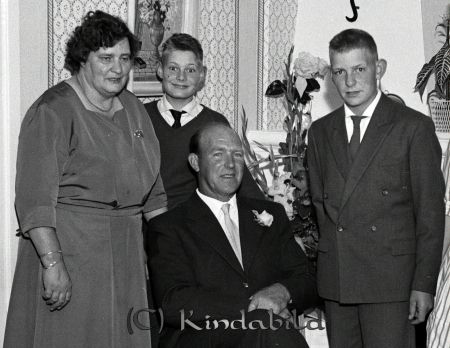 Lantbrukare Karl-Axel Bengtsson Håkantorp Rimforsa
raja 
Karl-Axel Bengtsson Håkantorp 
Grupporträtt 50 årsfirande

Nyckelord: Bengtsson Håkantorp