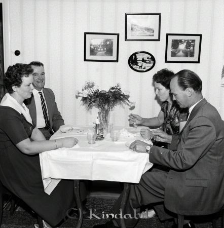 Lantbrukare Karl-Axel Bengtsson Håkantorp Rimforsa
raja 
Karl-Axel Bengtsson Håkantorp 
Grupporträtt 50 årsfirande


Nyckelord: Bengtsson Håkantorp
