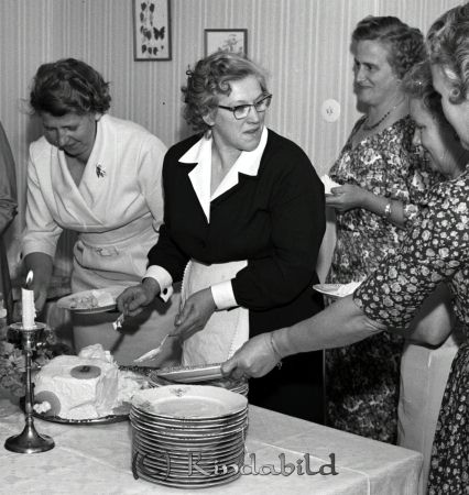 Lantbrukare Karl-Axel Bengtsson Håkantorp Rimforsa
raja 
Karl-Axel Bengtsson Håkantorp 
Grupporträtt 50 årsfirande

Nyckelord: Bengtsson Håkantorp