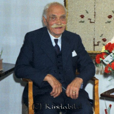 P M Sandström Övralid Kisa
raja 
Per Malkom Sandström Övralid  
Porträtt-Man 85 årsfirande

Nyckelord: Sandström Övralid
