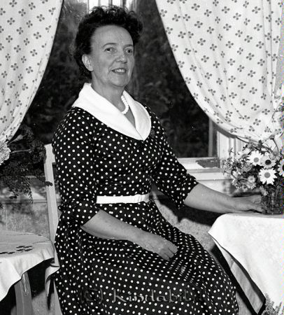 Viola Karlsson Brokullen Kisa
raja 
Viola Karlsson Brokullen 
Porträtt-Kvinna 50 årsfirande

Nyckelord: Karlsson Brokullen