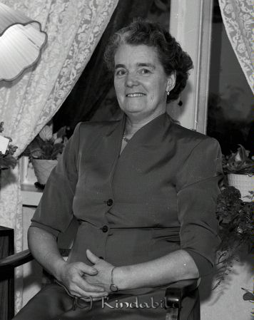 Fru Pettersson Eriksborg Kisa
raja 
Fru Pettersson Eriksborg 
Porträtt-Kvinna 50 årsfirande

Nyckelord: Pettersson Eriksborg