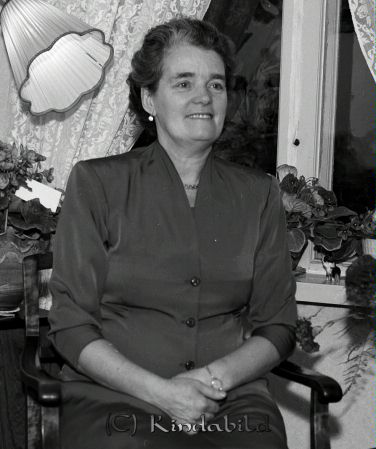 Fru Pettersson Eriksborg Kisa
raja 
Fru Pettersson Eriksborg 
Porträtt-Kvinna 50 årsfirande

Nyckelord: Pettersson Eriksborg