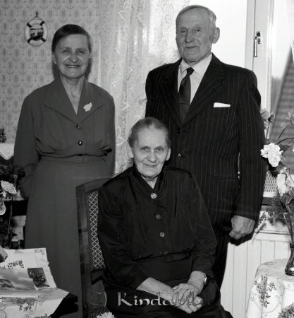 Hugo Andersson Pensionärshemmet Kisa
raja 
Hugo Andersson Kisa
Porträtt-Man 80 årsfirande

Nyckelord: Andersson Kisa