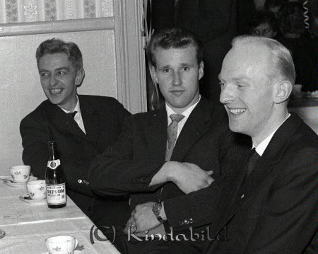 K.B.K´s �?rsfest Kisa
raja 
K.B.K´s �?rsfest  
Grupporträtt

raja
Fr vänster Lennart Isaksson och Holger Askbom (bilmek Nylanders)
Källa: Studiegruppen hembygdsgården 
Nyckelord: K.B.K Kisa