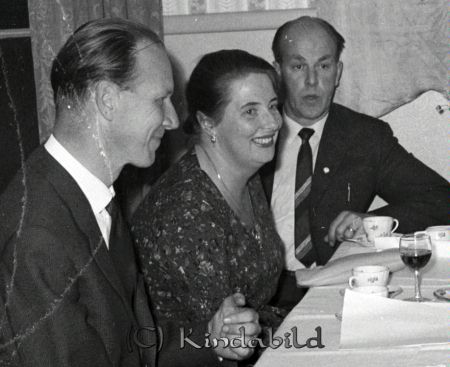 K.B.K´s �?rsfest Kisa
raja 
K.B.K´s �?rsfest  
Grupporträtt

raja
Till vänster Göte Lindqvist. 
Källa: Gerd Pettersson

raja
Till höger: Ingrid o Artur Andersson (tobakshandlare) 
Källa: Birgitta  


Nyckelord: K.B.K Kisa