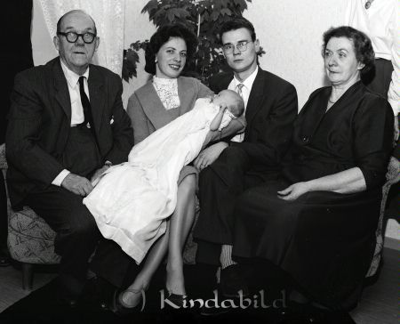 Herr Müller Kindman Kisa Hus 9
raja 
Herr Müller Kindman  
Grupporträtt

Nyckelord: Müller Kisa