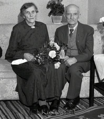 Skomakare Krantz Sandstugan Tidersrum
raja 
Skomakare Krantz Sandstugan  
Grupporträtt

raja
Hildegun född 1888, Karl 1884 Krantz 
Källa: marie krantz

Nyckelord: Krantz Tidersrum