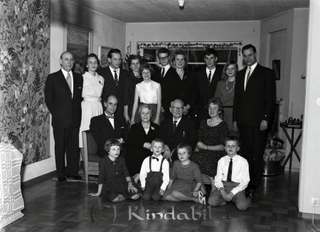 Familjen Sandström Kisa
raja 
Familjen Sandström  
Grupporträtt


Nyckelord: Sandström Kisa