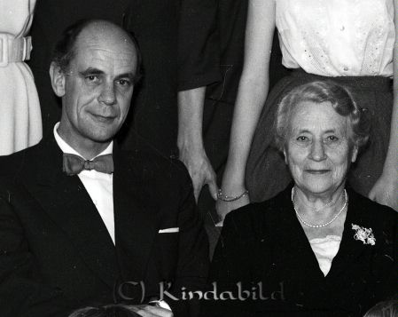 Familjen Sandström Kisa
raja 
Familjen Sandström  
Grupporträtt

Nyckelord: Sandström Kisa