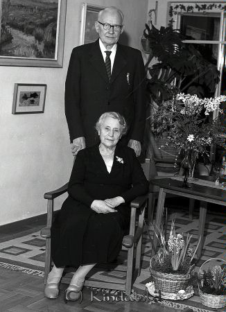 Familjen Sandström Kisa
raja 
Familjen Sandström  
Grupporträtt

Nyckelord: Sandström Kisa