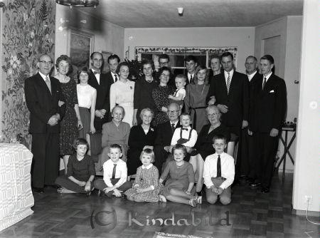 Familjen Sandström Kisa
raja 
Familjen Sandström  
Grupporträtt

Nyckelord: Sandström Kisa