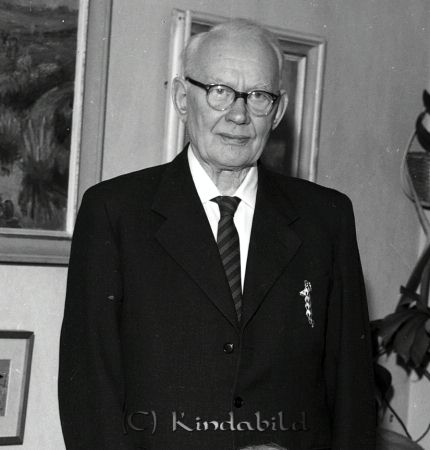 Familjen Sandström Kisa
raja 
Familjen Sandström  
Porträtt-Man


Nyckelord: Sandström Kisa