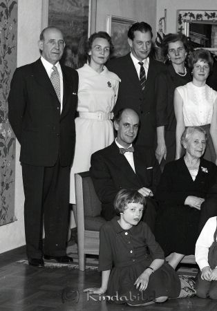 Familjen Sandström Kisa
raja 
Familjen Sandström  
Grupporträtt

Nyckelord: Sandström Kisa