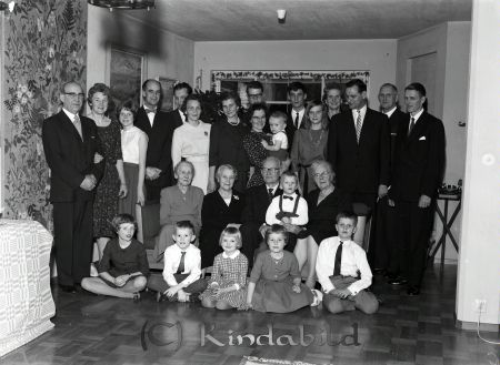 Familjen Sandström Kisa
raja 
Familjen Sandström  
Grupporträtt

Nyckelord: Sandström Kisa