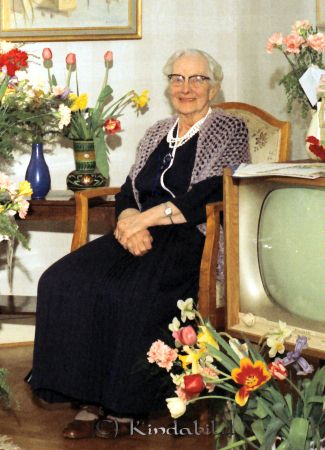 Familjen Sandström Kisa
raja 
Familjen Sandström  
Porträtt-Kvinna
Nyckelord: Sandström Kisa