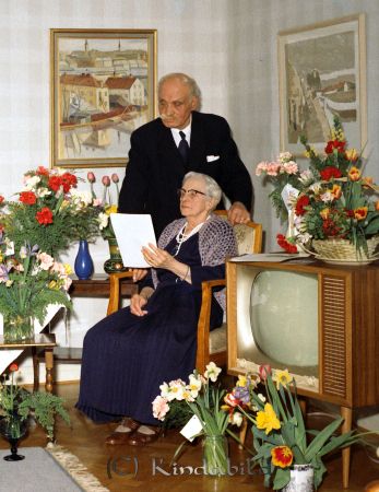 Familjen Sandström Kisa
raja 
Familjen Sandström  
Grupporträtt


Nyckelord: Sandström Kisa