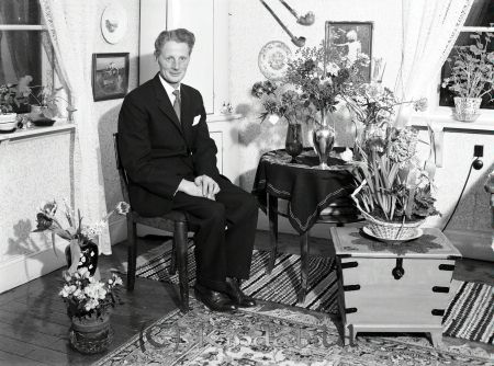 Skogvaktare Petersson Verveln
raja 
Skogvaktare Petersson  
Porträtt-Man
Nyckelord: Petersson Verveln