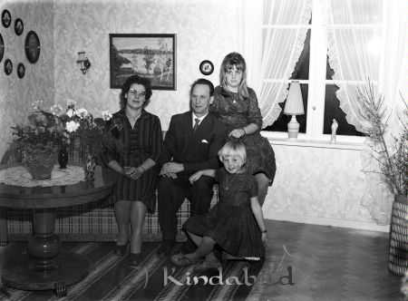 Fru Rydström Lövingsborg Kisa
raja 
Fru Rydström Lövingsborg  
Grupporträtt 50 årsfirande

Nyckelord: Rydström Kisa