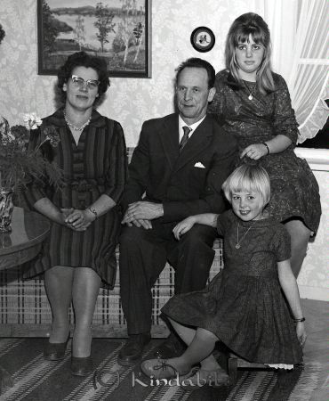 Fru Rydström Lövingsborg Kisa
raja 
Fru Rydström Lövingsborg  
Grupporträtt 50 årsfirande

Nyckelord: Rydström Kisa