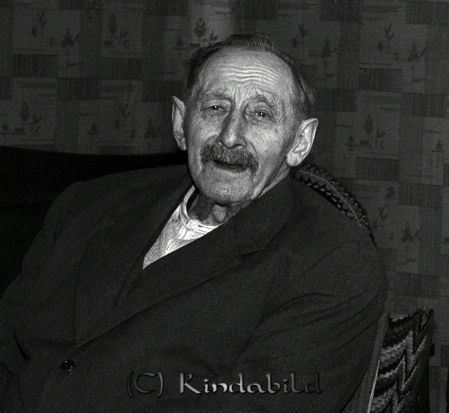 Herr Axel Svensson Ennesbo Kisa
raja 
Axel Svensson Ennesbo  
Porträtt-Man 90 årsfirande

raja
Axel Herman Svensson, Ennesbo 
Källa: Gerd Pettersson

Nyckelord: Svensson Ennesbo