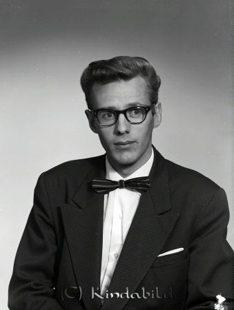 Karl Gunnar Persson Broddhaga Kisa
raja 
Karl Gunnar Persson Broddhaga  
Porträtt-Man

Nyckelord: Persson Broddhaga