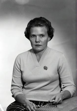 Elsy Germundsson Kisa
raja 
Elsy Germundsson  
Porträtt-Kvinna

raja
Elsy Germundsson född i Vimmerby församling 1922.
 Gift med Sven-Inge Germundsson föd 1923 i Kisa.
 Elsy arbetade på röntgenavdelningen på Kisa lasarett.
 Källa: Studiegruppen hembygdsgården och Folkräkning 1970 
Nyckelord: Germundsson Kisa
