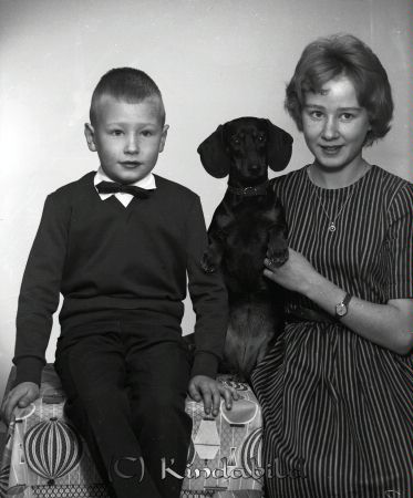 Hans och Agneta Isacksson Kisa
raja 
Hans och Agneta Isacksson  
Grupporträtt Pojke Flicka Hund

Nyckelord: Isacksson Kisa