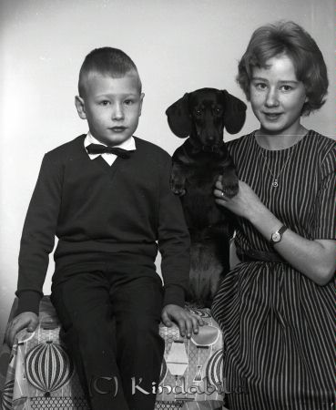 Hans och Agneta Isacksson Kisa
raja 
Hans och Agneta Isacksson  
Grupporträtt Pojke Flicka Hund


Nyckelord: Isacksson Kisa
