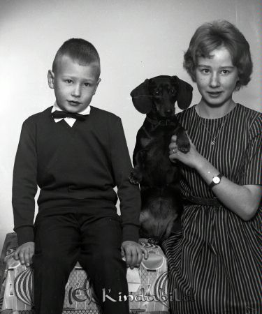Hans och Agneta Isacksson Kisa
raja 
Hans och Agneta Isacksson  
Grupporträtt Pojke Flicka Hund


Nyckelord: Isacksson Kisa