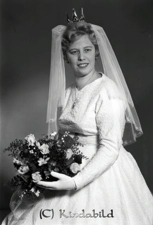 Jan Andersson Kisa
raja 
Jan Andersson  
Brudfoto


raja
Birgitta Andersson f.Eriksson, Lillågatan, Kisa. Gift med Jan Andersson. Vigda 5/11 1960. 
Källa: Tommy Karlsson

Nyckelord: Andersson Kisa