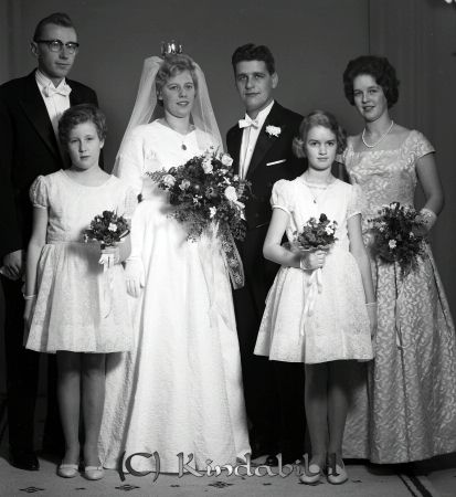 Jan Andersson Kisa
raja 
Jan Andersson  
Brudpar

raja
Birgitta och Jan Andersson, Lillågatan, Kisa. Vigda 5/11 1960. Bruden född Eriksson. Jan från Epplerum, Horn. Marskalk Olle Larsson och tärna Ann-Cathrin Andersson. Ann-Cathrin syster till Jan. Olle och Ann-Cathrin vigda 1965. 
Källa: Tommy Karlsson

Nyckelord: Andersson Kisa