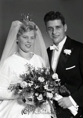 Jan Andersson Kisa
raja 
Jan Andersson  
Brudpar

raja
Birgitta och Jan Andersson, Lillågatan, Kisa. Vigda 5/11 1960. Bruden född Eriksson. Jan från Epplerum, Horn. 
Källa: Tommy Karlsson


Nyckelord: Andersson Kisa