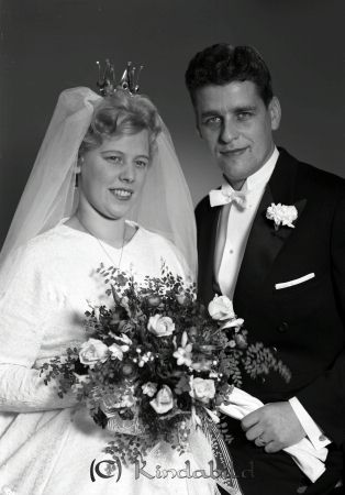 Jan Andersson Kisa
raja 
Jan Andersson  
Brudpar

raja
Birgitta och Jan Andersson, Lillågatan, Kisa. Vigda 5/11 1960. Bruden född Eriksson. Jan från Epplerum, Horn. 
Källa: Tommy Karlsson

Nyckelord: Andersson Kisa