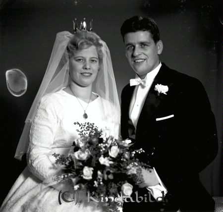 Jan Andersson Kisa
raja 
Jan Andersson  
Brudpar

raja
Birgitta och Jan Andersson, Lillågatan, Kisa. Vigda 5/11 1960. Bruden född Eriksson. Jan från Epplerum, Horn. 
Källa: Tommy Karlsson


Nyckelord: Andersson Kisa